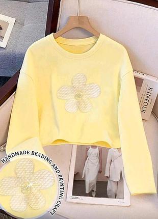 Мягкая укороченная кофта с вышивкой