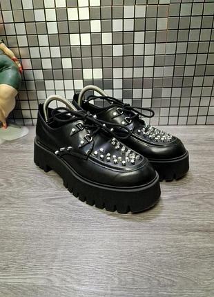 Черевики stradivarius чорні