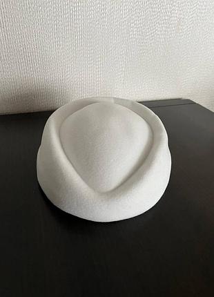 Шляпка-таблетка стюардессы