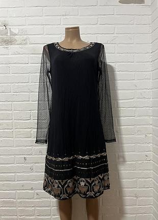 Гарна святкова сукня з вишивкою