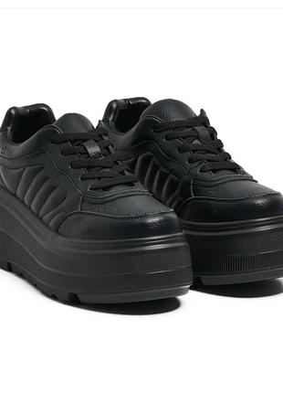 Кроссовки 40р