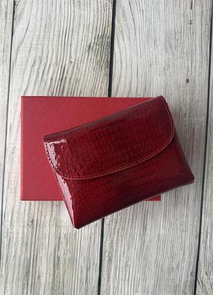 Женский кожаный небольшой красный кошелек
