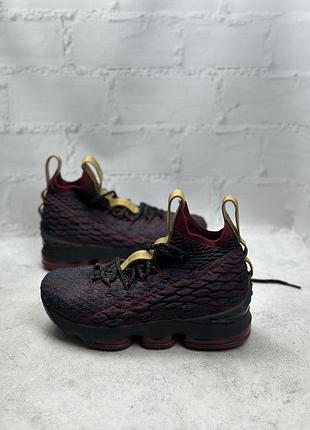 Баскетбольні кросівки nike lebron