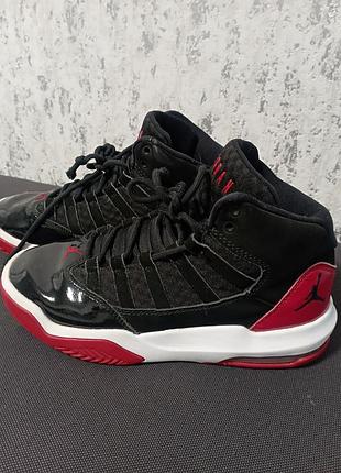 Кроссовки jordan.