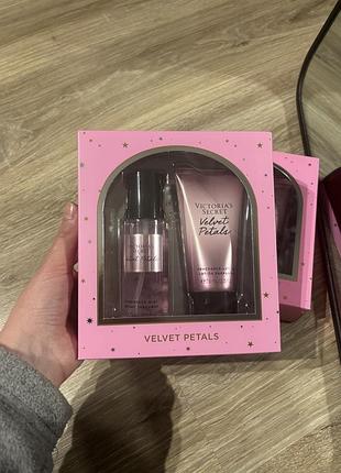 Подарунковий набір velvet petals mini mist & lotion  victoria's secret