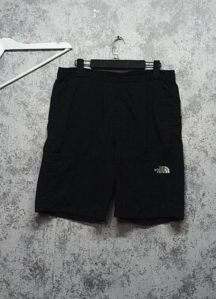Нейлоновые шорты от бренда the north face