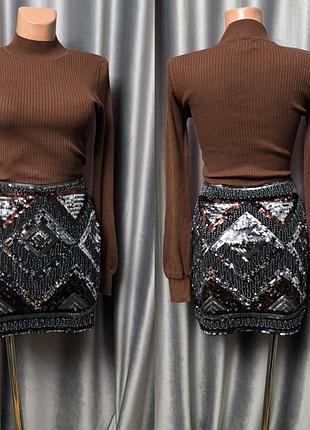 Привлекательная нарядная мини юбка в пайетки