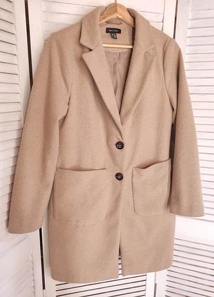 Бежеве пальто