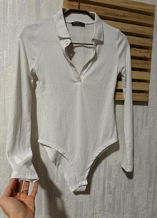 Базовий жіночий білий боді з комірцем дуже гарної якості розмір s