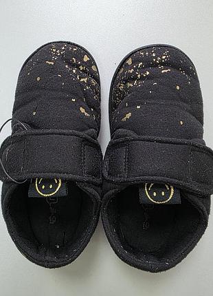 Next 10 17.5 см черные детские тапочки мальчику с золотистыми брызгами и застежками-липучками