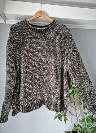 Свитер зеленого цвета