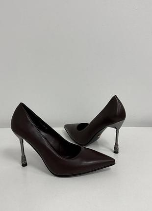 Туфли женские коричневые / женские туфли лодочки шоколадного цвета со стразами на каблуке