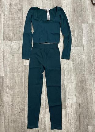 Смарагдовий костюм в рубчик zara