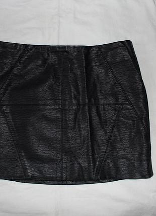 Черная юбка из еко кожи р.12