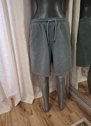 Комфортные с карманами шорты