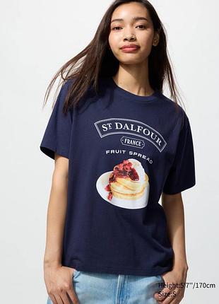 Футболка uniqlo синя the brands food ut graphic t-shirt