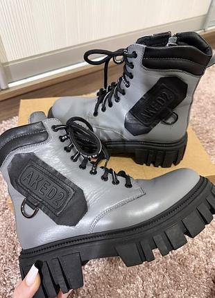 Черевики жіночі на масивній підошві