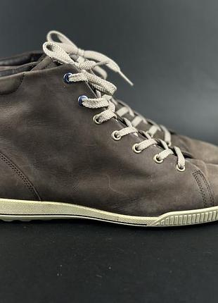 Взуття ессо