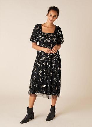 Невероятного красивого платья на пуговицы до 110см