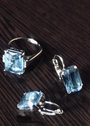 Сережки та кільце з блакитним каменем