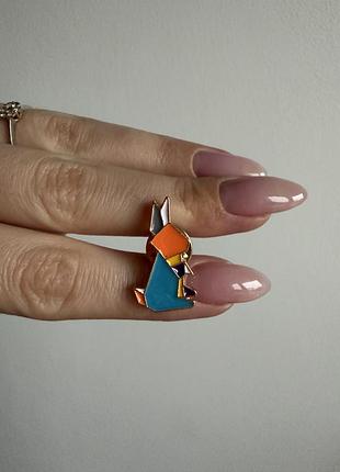 Пін значок металевий брошка заєць «зайчик у стилі танграм» — геометричний пін із настроєм