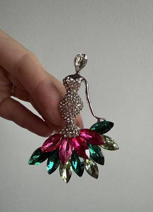 Металева брошка «діамантова модель» — розкішна брошка у вигляді жінки у вечірній сукні