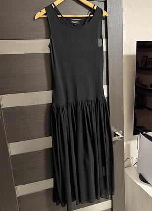 Чорна сукня