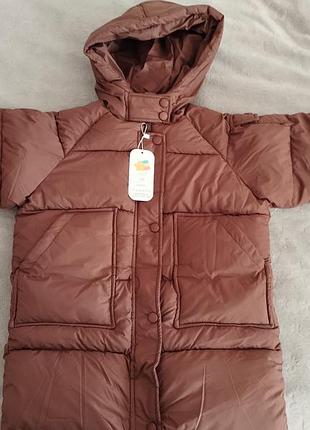 Очень теплая зимняя курточка, невероятно красивый шоколадный цвет. ветронепроницаемая, водоотталкивающая ткань. размер 140.