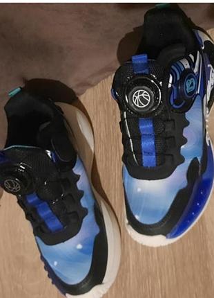 Легкие кроссовки