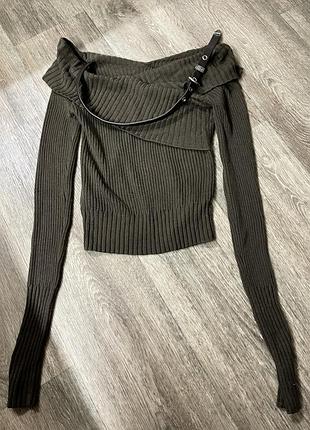 Блуза з відкритими плечима та поясом