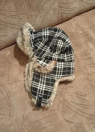 Стильная зимняя шапка ушанка в клетку
