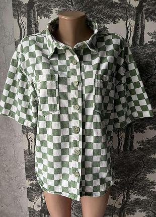 Женская джинсовая рубашка с шахматным принтом