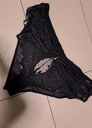 Красивые черные кружевные трусики 22 размера