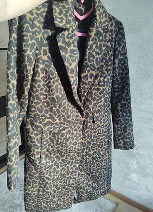 Стильное леопардовое пальто в размере xs 34 от new look