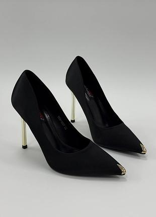Туфлі на шпильці