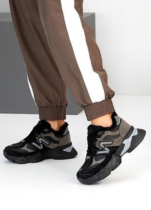 Базовые женские черные кроссовки на рельефной подошве зимние теплые на меху эко-кожа зима