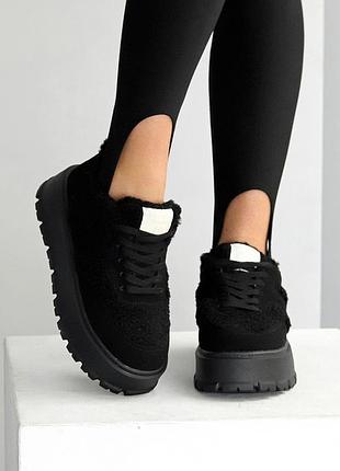 Модные женские черные кроссовки зимние теплые на меху эко-замша зима