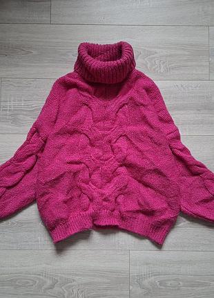 Вязаный розовый свитер с горлом