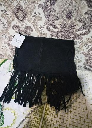 Новая замшевая сумка черного цвета с бахромой.