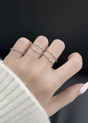 Набор колец в форме волны