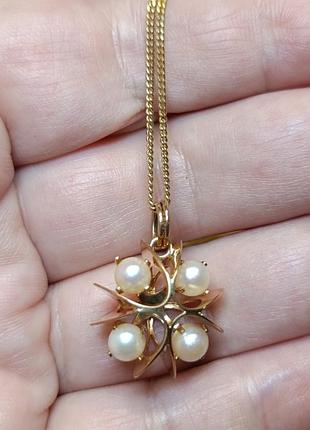 Золота підвіска з перлами
