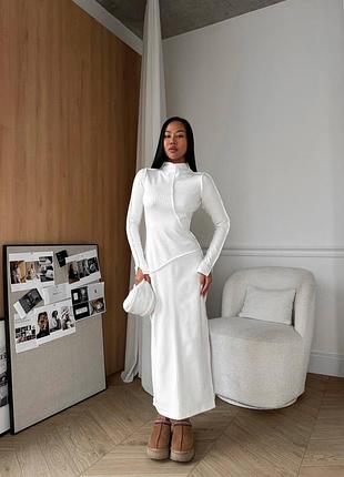 Сукня міді з мʼякого трикотажу з розрізом