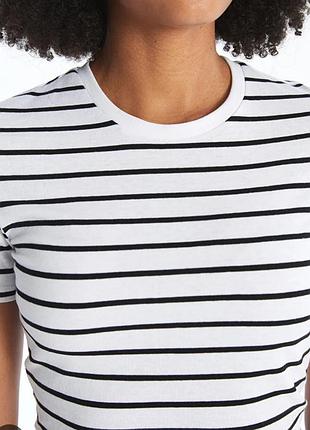 Базова футболка у рубчик uniqlo