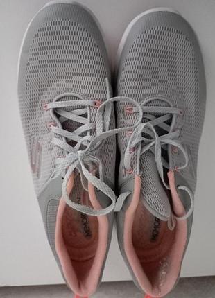 Кроссовки серые