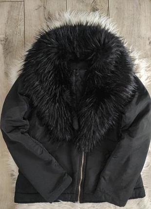 Красивая осенняя куртка с мехом