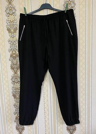 Стильні легкі костюмні джогери, чорні брюки штани джогери батал