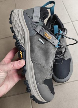 Нові термо кросівки teva