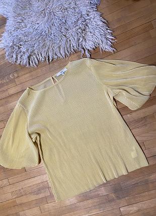 Жовта жіноча плісирована блуза next із розкльошеними рукавами — ніжна, стильна та універсальна.