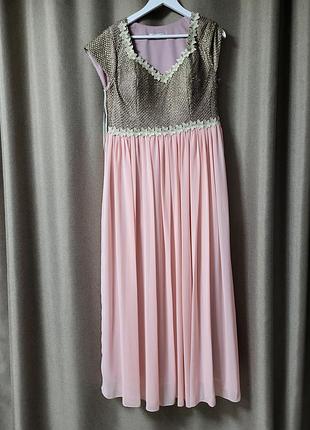 Платье праздничное.