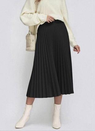 Черная юбка миди плиссирована